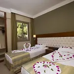Ξενοδοχείο με διαμερίσματα Club Aida 4*