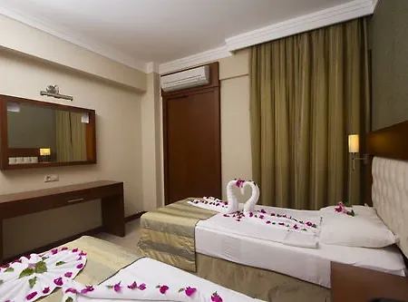 阿依达俱乐部酒店 4* 马尔马里斯