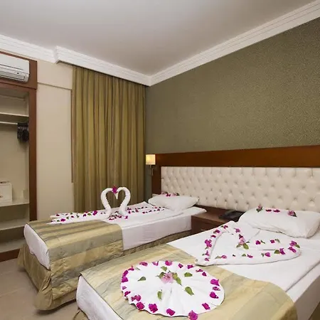 阿依达俱乐部酒店 4* 马尔马里斯